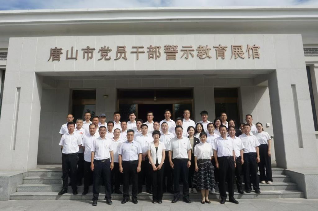 全体干部在大赢家体育官方网站书记夏裕