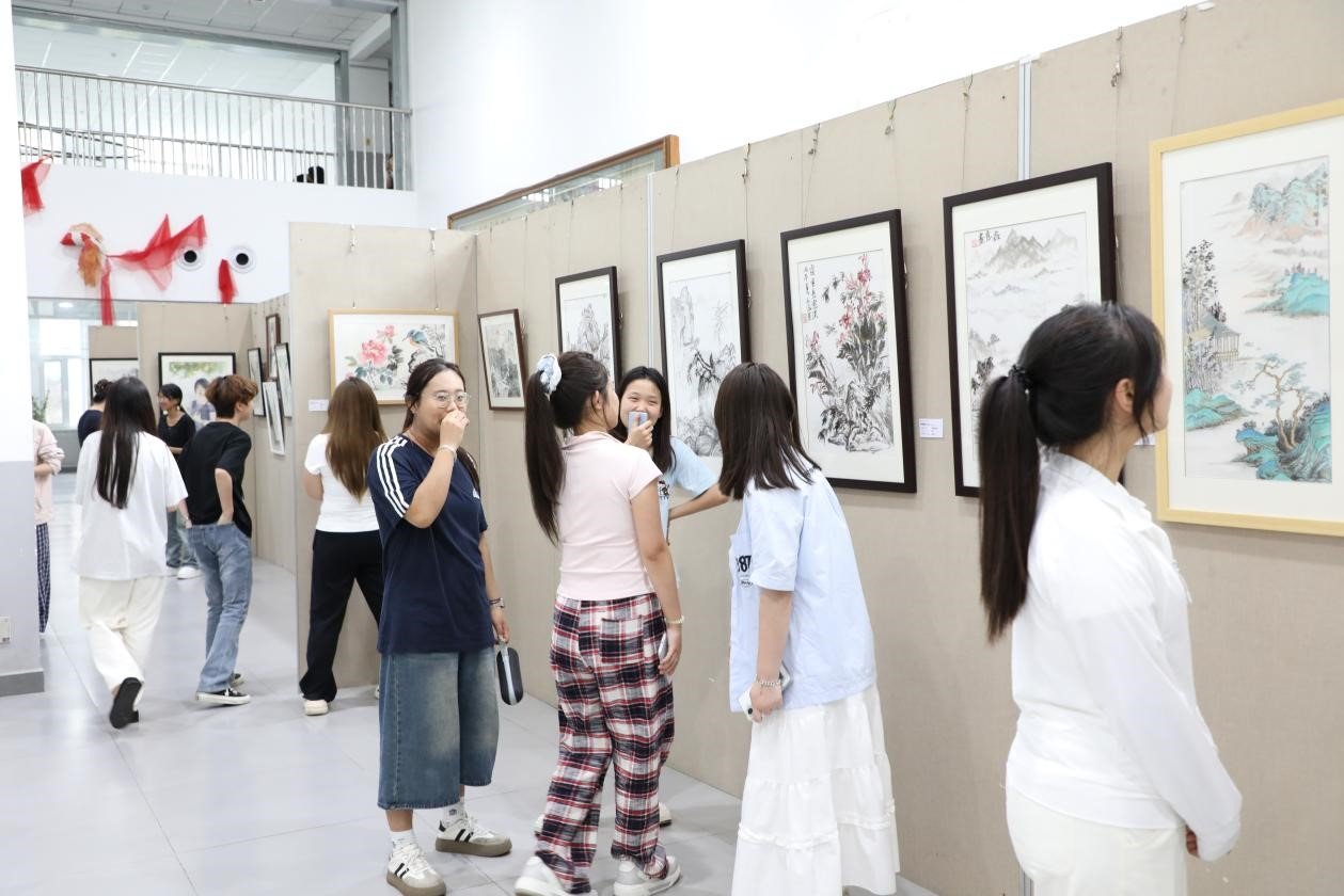展览共汇集师生作品150余幅